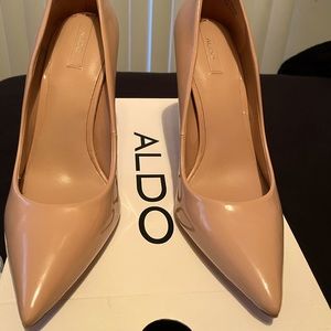 Aldo Light Beige Heels. Size 7. Perfect for the office or a night out.